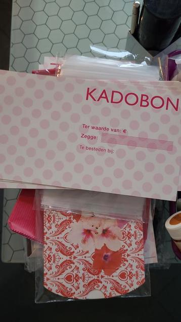 Nagelsalon Restanten - Meubels & Nagelproducten beschikbaar voor biedingen