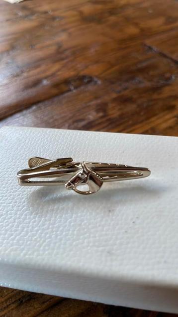 Dasclip paard beschikbaar voor biedingen