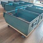3 x 3 vintage metalen kisten op wieltjes., Huis en Inrichting, Ophalen, Gebruikt, Vintage