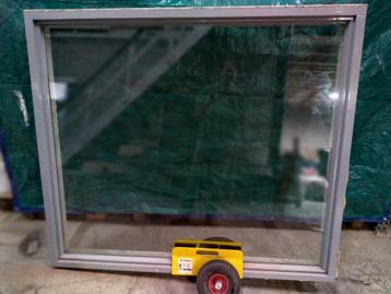Hardhouten kozijn met HR++ vast glas 1700*1475 beschikbaar voor biedingen