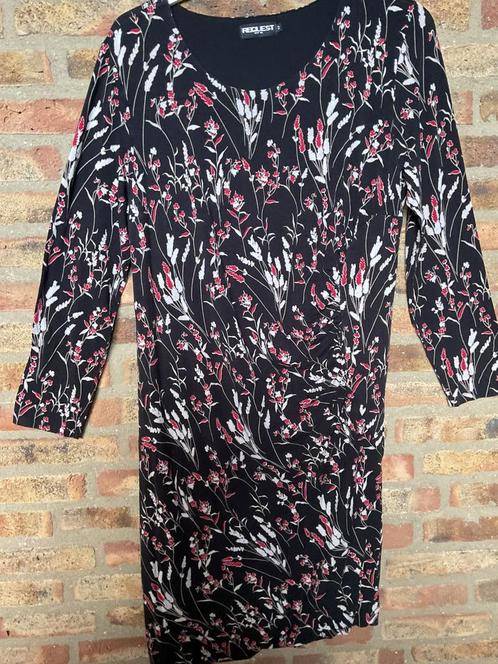 Request! Prachtige jurk in prima staat. Zwart rood bloem 44, Kleding | Dames, Jurken, Zo goed als nieuw, Maat 42/44 (L), Zwart