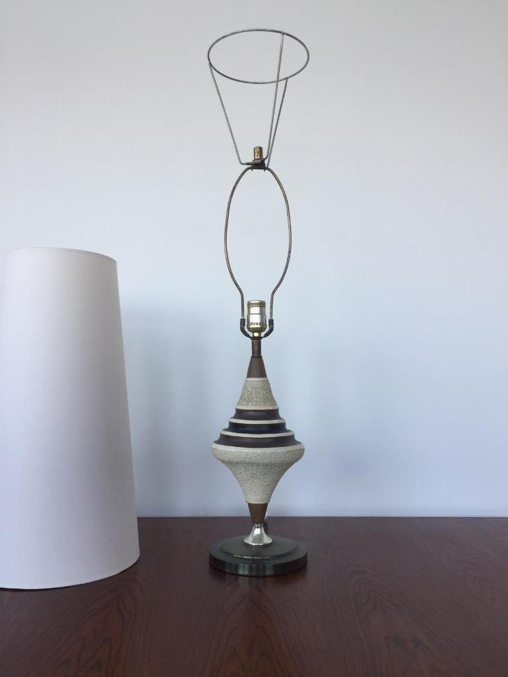 OPRUIMING  keramiek en messing tafellamp USA design jaren 60, Huis en Inrichting, Lampen | Tafellampen, Gebruikt, 75 cm of meer