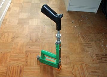 Bukama nietapparaat voor platen beschikbaar voor biedingen