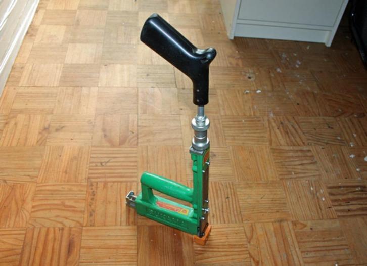 Bukama nietapparaat voor platen, Antiek en Kunst, Antiek | Gereedschap en Instrumenten, Ophalen of Verzenden