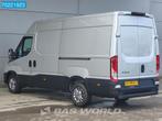 Iveco Daily 35S18 3.0L Automaat 2x Schuifdeur Navi ACC LED C, Auto's, Nieuw, Te koop, Zilver of Grijs, 3500 kg