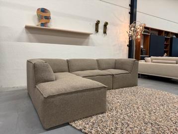 Nieuw Gelderland 6905 Hoekbank Sahco Clay Stof Design Bank beschikbaar voor biedingen