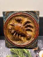 Houten tegel met kreeft reliëf sterrenbeeld, Antiek en Kunst, Ophalen of Verzenden