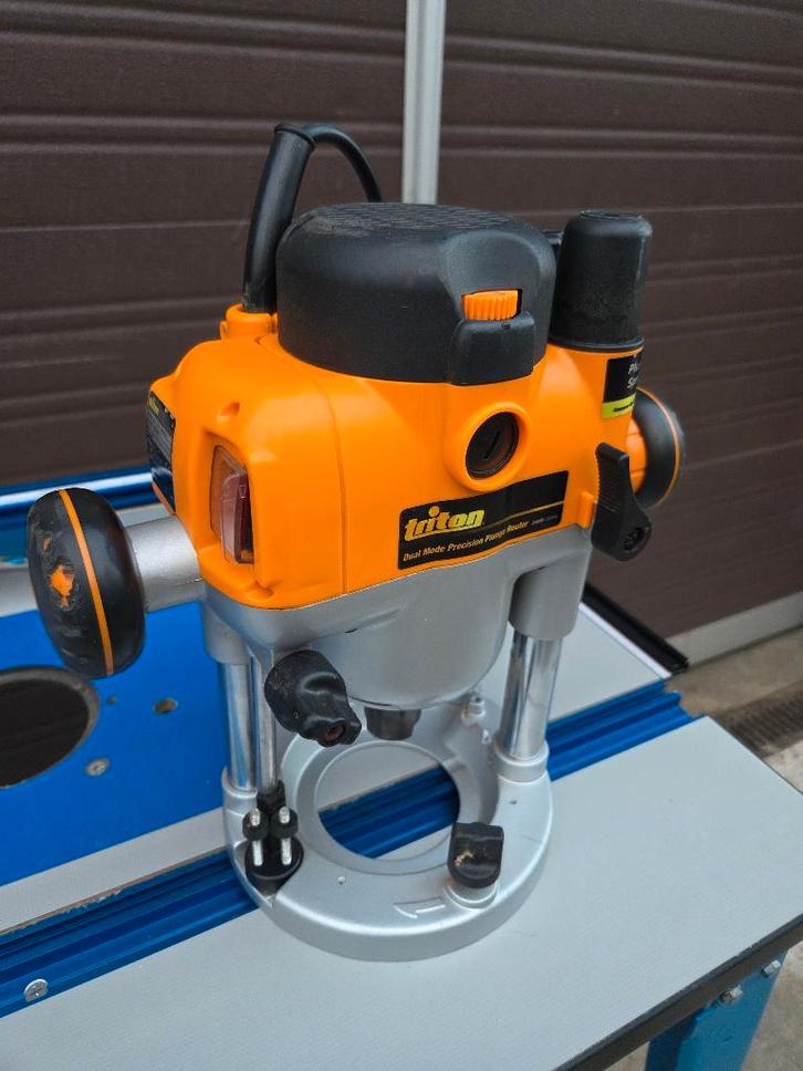 Triton TRA001 Precisie-bovenfrees met dubbele functie, Doe-het-zelf en Verbouw, Gereedschap | Freesmachines, Zo goed als nieuw