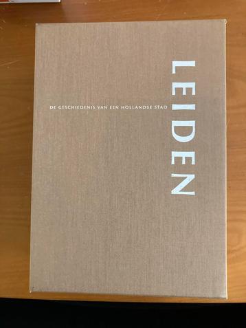 Leiden: Geschiedenis van een Hollandse stad in 4 Boeken beschikbaar voor biedingen