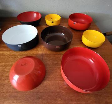 Mooie collectie diverse kleuren/maten Arabia Finel schalen beschikbaar voor biedingen