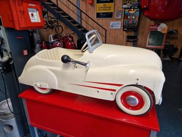 Te koop gerestaureerde oltimer trapauto met lampen en toeter beschikbaar voor biedingen