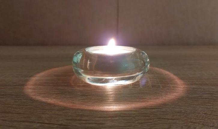 Waxinelicht houder uit glas. Prijs bieden., Huis en Inrichting, Woonaccessoires | Kandelaars en Kaarsen, Zo goed als nieuw, Kandelaar