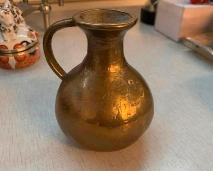 Kan antiek massief klein bronzen kannetje kanvaas vaas., Antiek en Kunst, Antiek | Koper en Brons, Ophalen of Verzenden