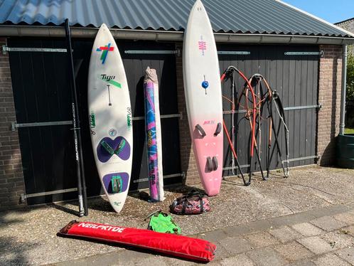 Surfspullen, 2 planken, 2 zeilen, 3 gieken, en toebehoren, Watersport en Boten, Windsurfen, Gebruikt, Complete set, 250 tot 300 cm