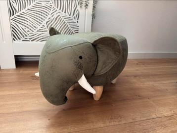 Leuke olifant poef  beschikbaar voor biedingen
