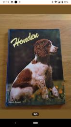 Te koop aangeboden drie boeken over hondenrassen., Ophalen, Zo goed als nieuw