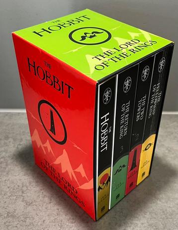 Box 4 boeken the Hobbit Lord of the Rings Tolkien beschikbaar voor biedingen