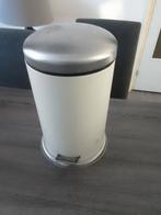 Witte prullenbak met pedaal, Huis en Inrichting, Woonaccessoires | Prullenbakken, Ophalen, Gebruikt, Met pedaal, 50 tot 75 cm