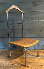 Dressboy/valet, Ophalen