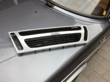 Saab 900 Steilneus Grille met Turbo Badge beschikbaar voor biedingen