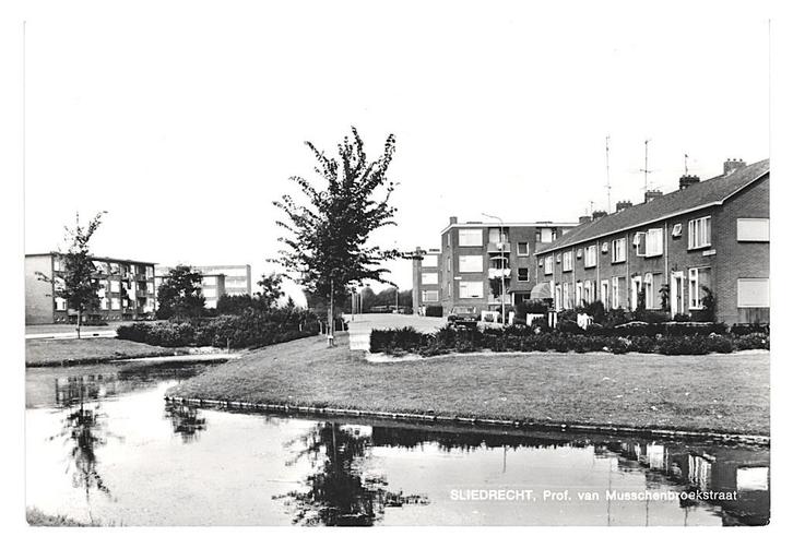982638 Sliedrecht ZH 1968 Prof v Musschenbroekstraat Gelopen, Verzamelen, Ansichtkaarten | Nederland, Gelopen, Zuid-Holland, 1960 tot 1980