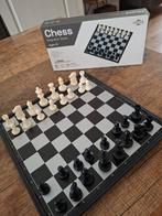 Magnetisch schaakspel in kistje, Hobby en Vrije tijd, Gezelschapsspellen | Bordspellen, Ophalen of Verzenden, Zo goed als nieuw