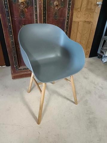 4 eetkamer/ tuinstoelen  beschikbaar voor biedingen
