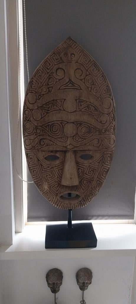 Houten masker beeld, Ophalen