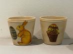 2 x kleine aardewerk potjes. Handbeschilderd Pasen. Haas kip, Ophalen, Rond, Zo goed als nieuw, Balkon
