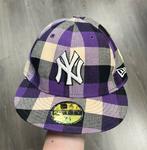 New Era New York Yankees fitted pet paars - Maat 7 1/8, Ophalen of Verzenden, New Era, Pet, 57 cm (M, 7⅛ inch) of minder