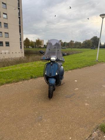 Vespa Sprint 2021 E4 Opaco blue full option 25km beschikbaar voor biedingen