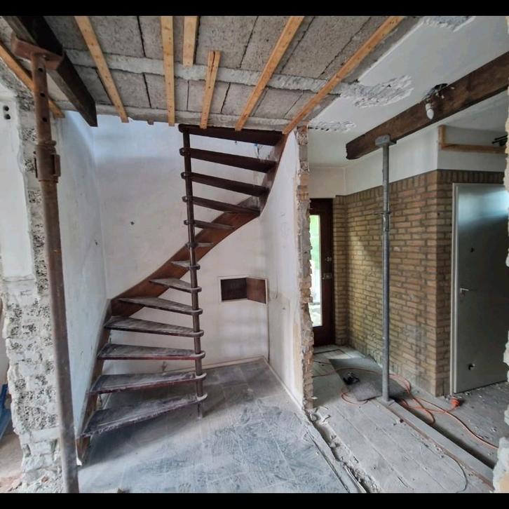 2x Meranti Trap Treden - Half Draai spil trap, Doe-het-zelf en Verbouw, Hout en Planken, Gebruikt, Plank, Overige houtsoorten