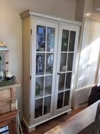 Landelijke wit houten vitrinekast 112 cm, Ophalen, 100 tot 150 cm, Glas, 150 tot 200 cm