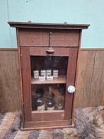 Antiek apothekerskastje, Ophalen