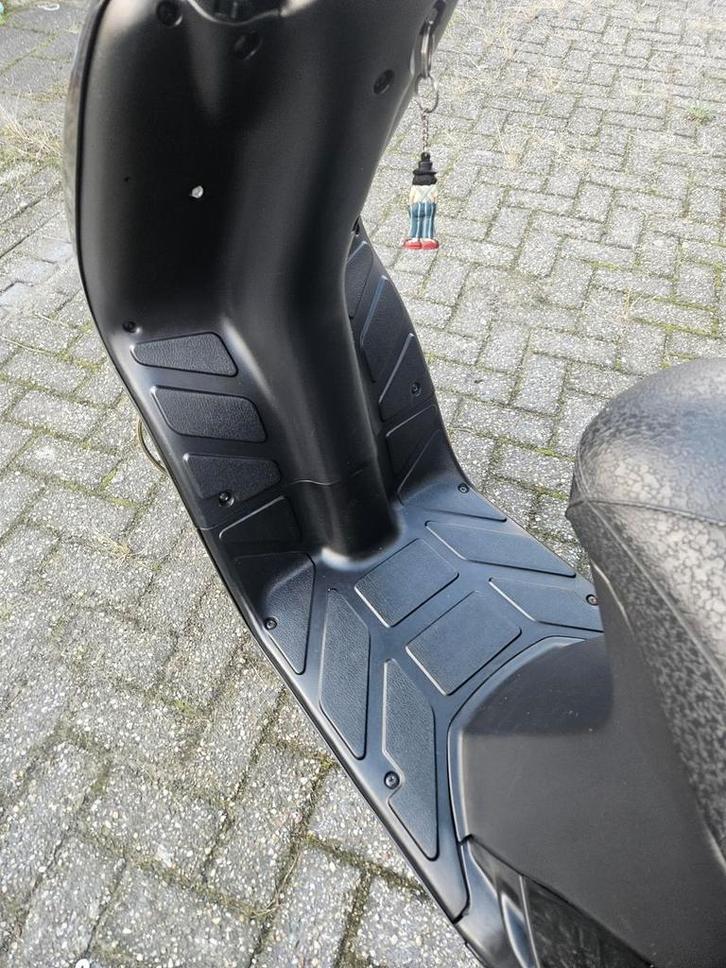 PIAGGIO TYPHOON 2T 50CC BJ 2002 ZWART 3489KM! TOPSTAAT!, Fietsen en Brommers, Brommers | Tuning en Styling, Zo goed als nieuw