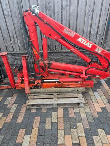 Te koop atlas laadkraan met steunpoten vrachtwagen aanhanger beschikbaar voor biedingen