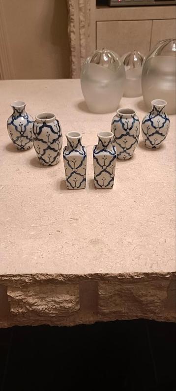 Antieke Chinese Miniatuur Vaasjes (Set) beschikbaar voor biedingen