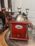 Vintage brocante houten 1947 Peugeot Frères koffiemolen rood, Ophalen of Verzenden, Gebruikt
