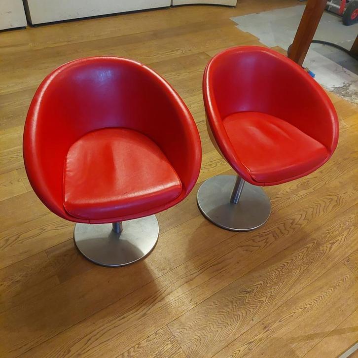 Vintage Pedrali kuipstoeltjes (2), Huis en Inrichting, Fauteuils, Zo goed als nieuw, Leer, Metaal, Minder dan 50 cm, 75 tot 100 cm