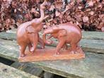 2 levensechte handgemaakte houten olifanten tegenover elkaar, Ophalen of Verzenden
