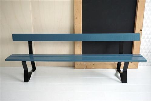 Lange oude kinderbank op metalen onderstel, Kinderen en Baby's, Kinderkamer | Tafels en Stoelen, Stoel(en), Ophalen of Verzenden