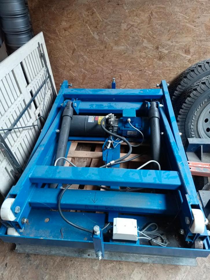 Schaarlift/heftafel/ verdiepings lift/lastafel, Doe-het-zelf en Verbouw, Gereedschap | Overige machines, Zo goed als nieuw, Ophalen