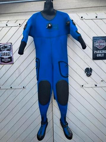 TE KOOP:  Dames neopreen droogpak maat M beschikbaar voor biedingen