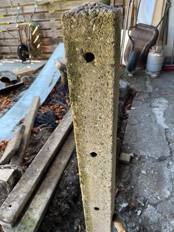 Schutting beton palen  beschikbaar voor biedingen