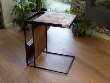 Side table beschikbaar voor biedingen