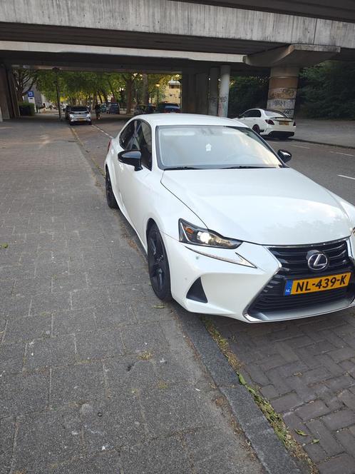 Lexus IS 300h Hybrid 223pk CVT 2017 Wit, Auto's, Lexus, Particulier, IS, ABS, Achteruitrijcamera, Adaptieve lichten, Airbags, Airconditioning