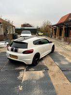 Volkswagen Scirocco GTS 2.0 TSI pano/leder 220pk wit 2013, Auto's, 65 €/maand, 4 cilinders, 1984 cc, 4 stoelen