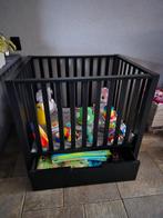 Zwarte box met la en grijs boxkleed, Kinderen en Baby's, Boxen, Ophalen of Verzenden, Zo goed als nieuw, Boxkleed