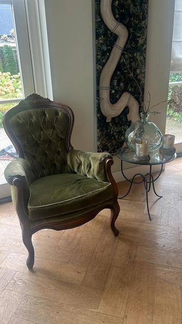 2 Brocante Stoelen met Fluweel beschikbaar voor biedingen