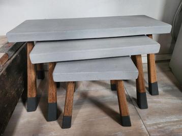 Set van 3 Bijzettafels beschikbaar voor biedingen